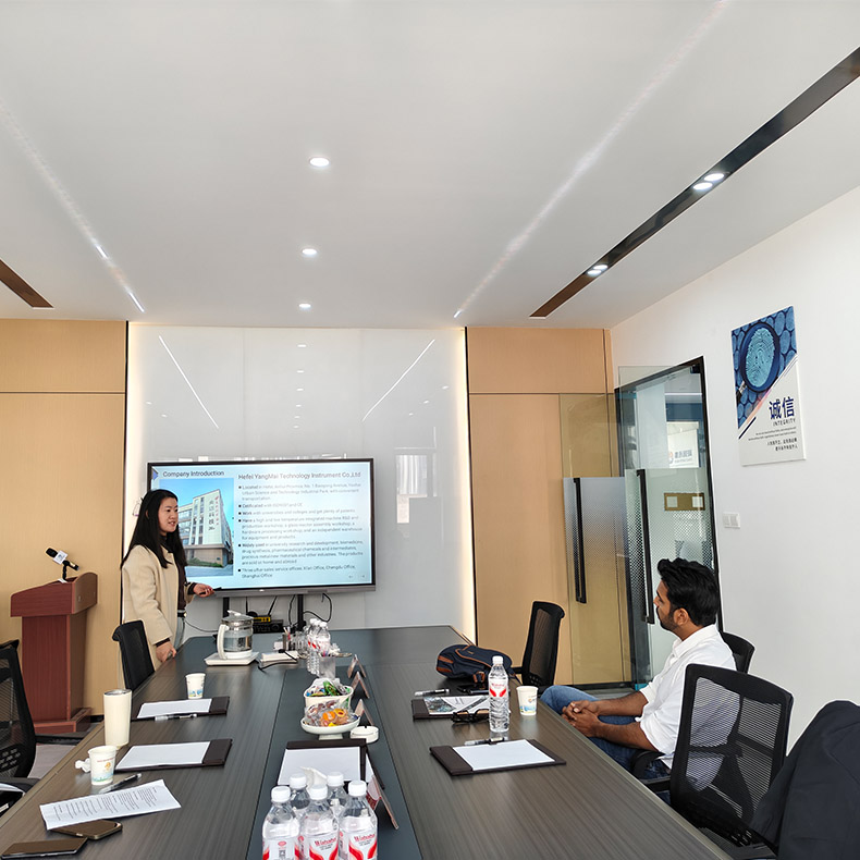 ลูกค้าชาวมาเลเซียเยี่ยมชม Yangmai Technology เพื่อสำรวจการใช้งานการกลั่นโลหะมีค่า